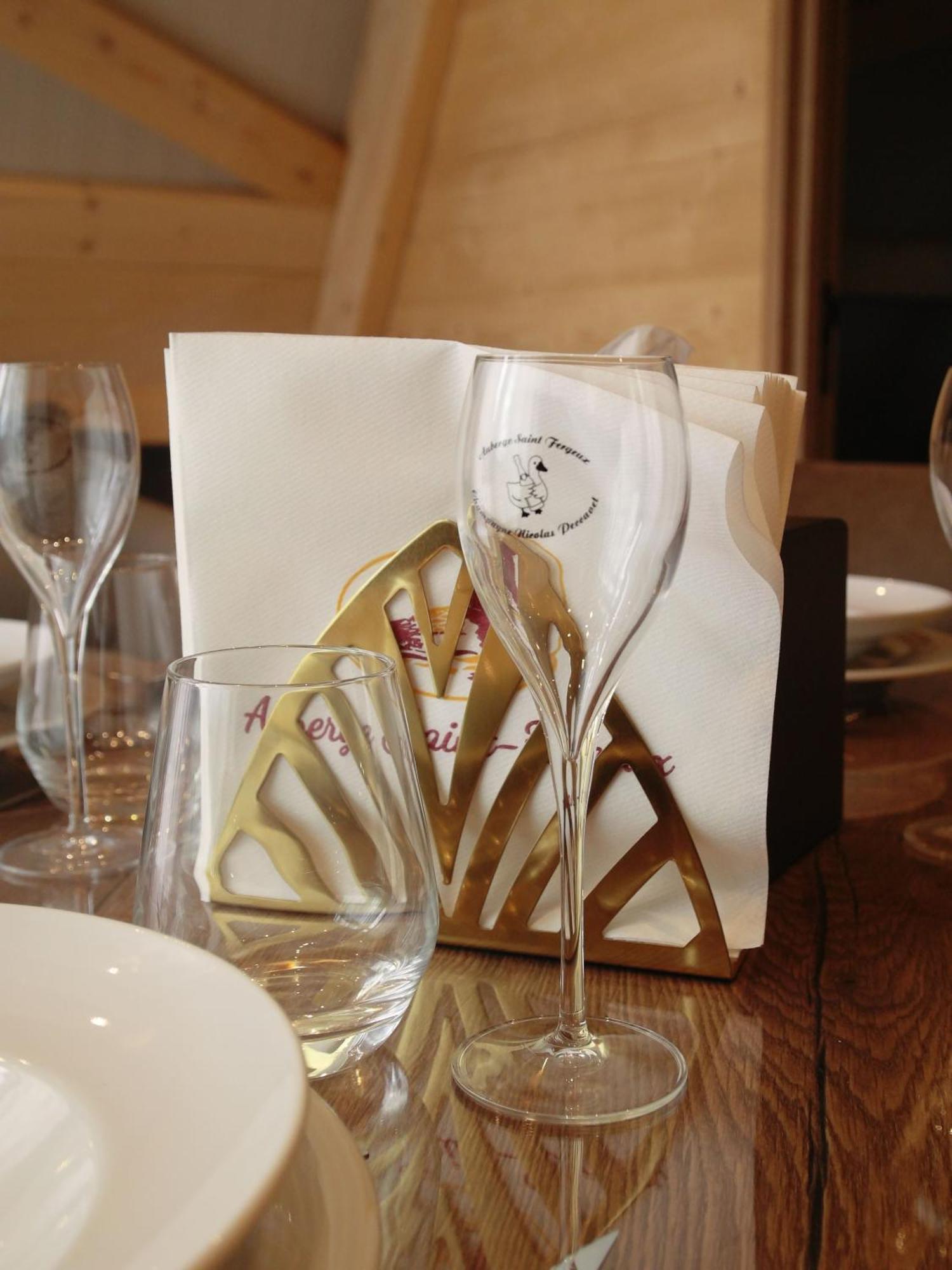 Auberge Saint Fergeux Gionges ภายนอก รูปภาพ